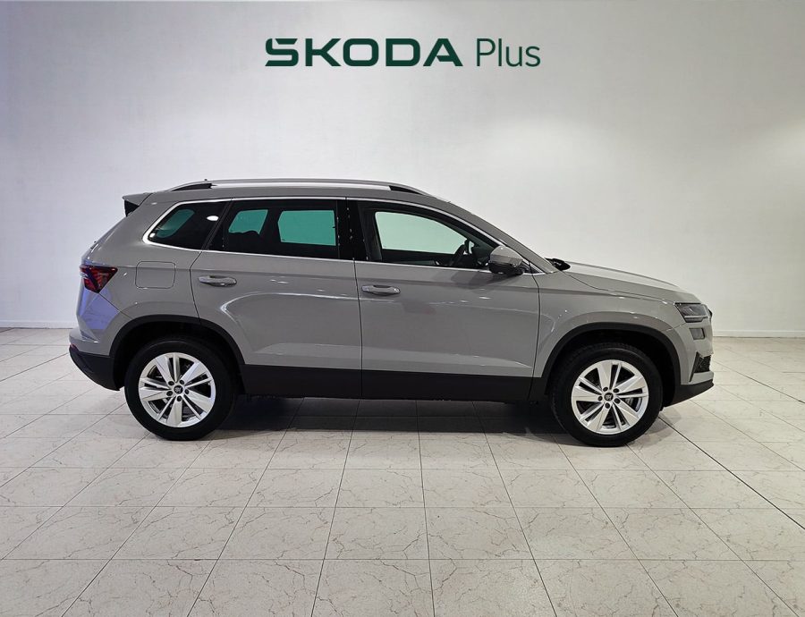 oferta-skoda-karoq-selectio-manual-frontal-km0-gris-claro
